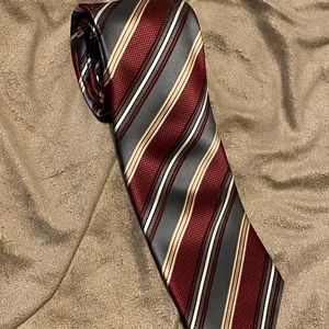 Patterned tie